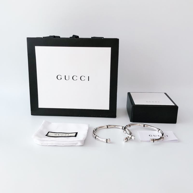 G*u*i bracelets